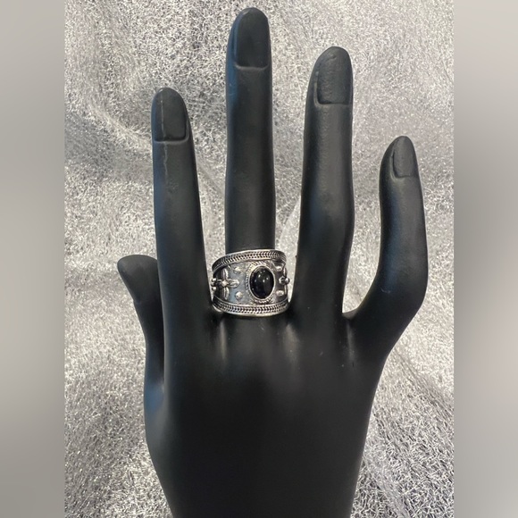 NEW: Elegant Vintage Stackable Style Finger Jewelry Decor - Picture 2 of 4